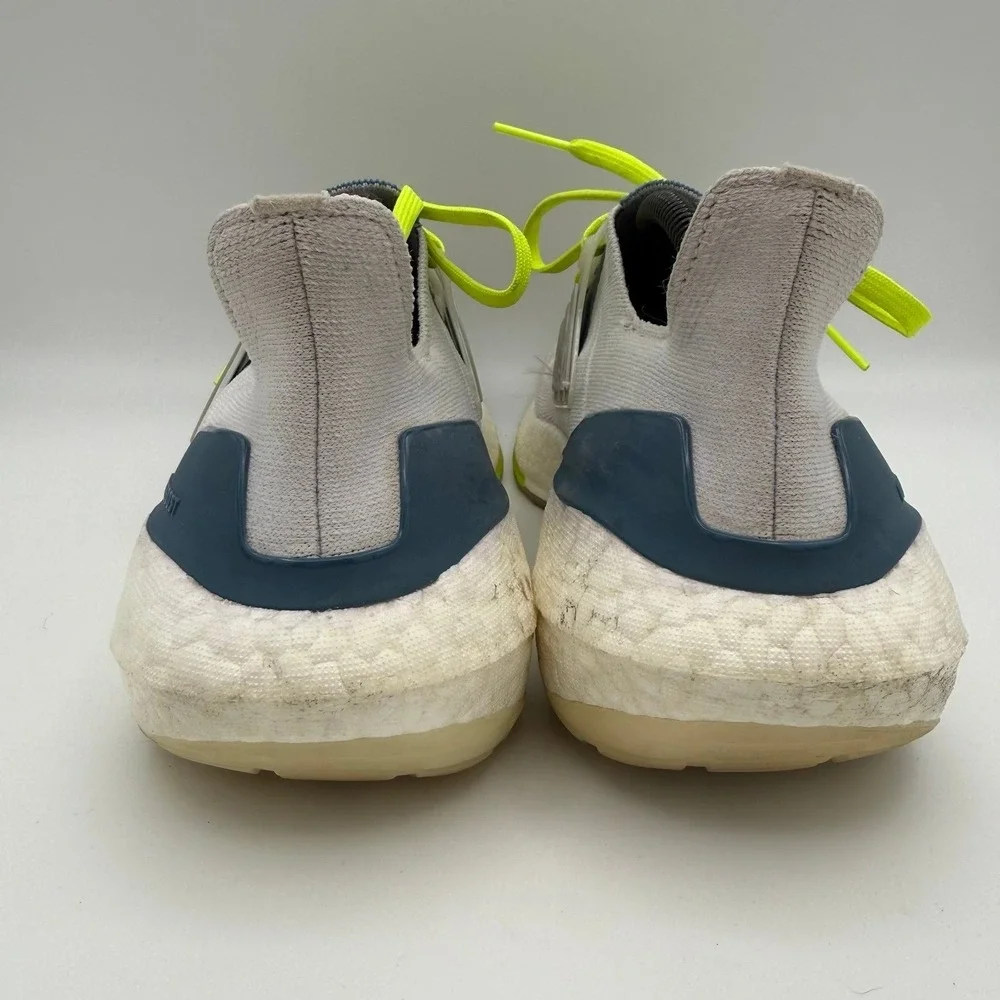 Men's Adidas Ultraboost 22 White Grey Linen Green Athletic Running Shoes Size 10